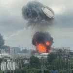 Ziua 1576 Moscova, sub asediu: explozie uriașă la o rafinărie, bloc lovit în plin, aeroport închis. Pod din Crimeea, năpădit de drone (Video). Zelenski: Dacă arde Kievul, să ardă și Moscova