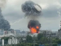 Ziua 1576 Moscova, sub asediu: explozie uriașă la o rafinărie, bloc lovit în plin, aeroport închis. Pod din Crimeea, năpădit de drone (Video). Zelenski: Dacă arde Kievul, să ardă și Moscova