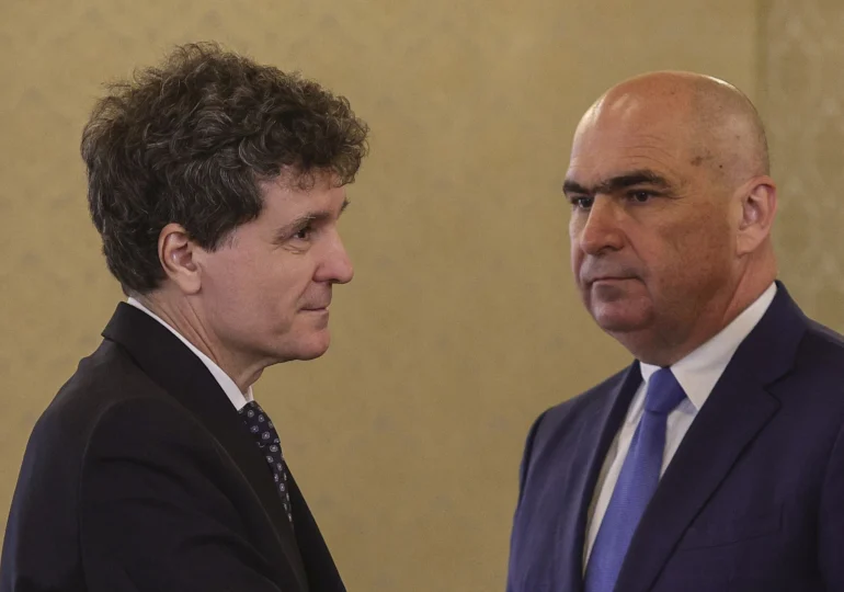 <span style="color:#990000;">LIVE</span> Consultări la Cotroceni. Nicușor Dan insistă pe direcția pro-occidentală. Grindeanu: PSD își dorește să fie parte a unei soluții. Nu cu AUR! Simion: Fără AUR nu se poate! (Foto&Video)