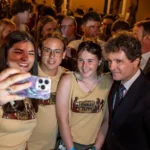 Nicușor Dan, baie de mulțime în centrul Clujului, în miez de noapte: Deciziile pe care le iau sunt pentru binele României (Foto)