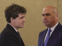 Președintele ezită, AUR+PSD își împart țara