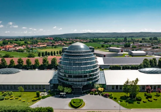 <span style="color:#990000;">Când viitorul contează</span> Sustenabilitatea ca rezultat, nu ca obiectiv. Cum reduce TRANSAVIA impactul asupra mediului într-un lanț alimentar complet