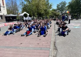<span style="color:#990000;">Când viitorul contează</span> O sticlă reutilizabilă nu ajută prea mult, dacă orașul nu are unde să o umple. Cum, totuși, se poate