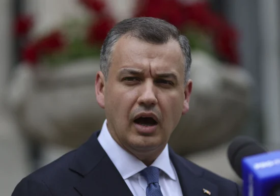 Eugen Tomac nu ia în calcul să-și depună mandatul și explică de ce vrea să discute cu "electronii liberi": Oamenii uneori își schimbă opțiunile