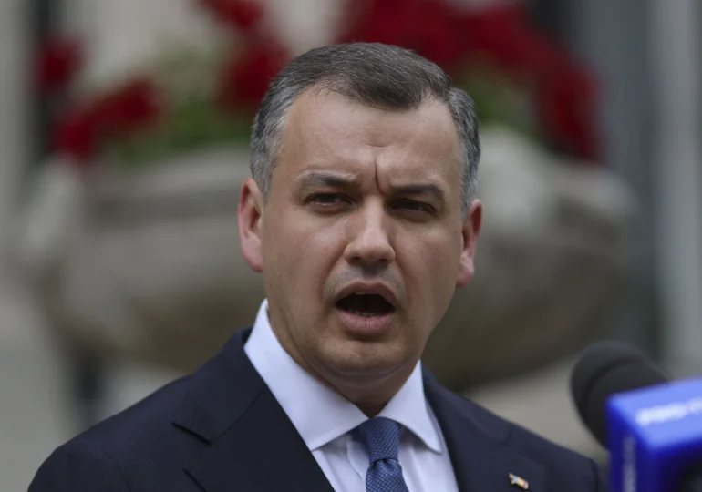 Eugen Tomac nu ia în calcul să-și depună mandatul și explică de ce vrea să discute cu "electronii liberi": Oamenii uneori își schimbă opțiunile