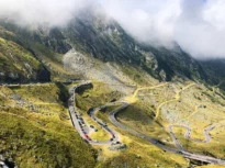 Transfăgărășanul s-a redeschis după 8 luni. Circulația e permisă doar între anumite ore