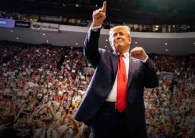 Ca în bancul cu taximetristul: Trump sărbătorește capitularea Americii