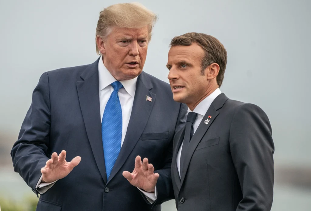 Trump îl amenință pe Macron înainte de vizita în Franța: Taxe vamale de 100% la vinuri și șampanie, dacă nu lasă în pace giganții americani