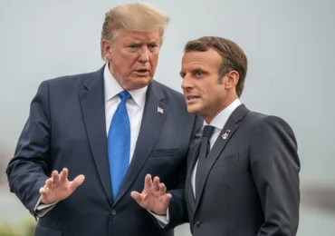 Trump îl amenință pe Macron înainte de vizita în Franța: Taxe vamale de 100% la vinuri și șampanie, dacă nu lasă în pace giganții americani
