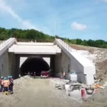 Prima autostradă care trece munții s-ar putea inaugura în această vară. Care e traseul și ce e spectaculos la ea