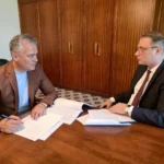 Veștea s-a pozat și cu Luca Niculescu. Internauții se distrează: Dacă ascunzi numărul de like-uri, pari mai apreciat?