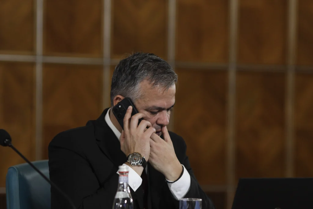 Veștea l-a sunat și i-a scris lui Bolojan, dar nu a primit răspuns. Ședință crucială la PNL, fără Ciucu