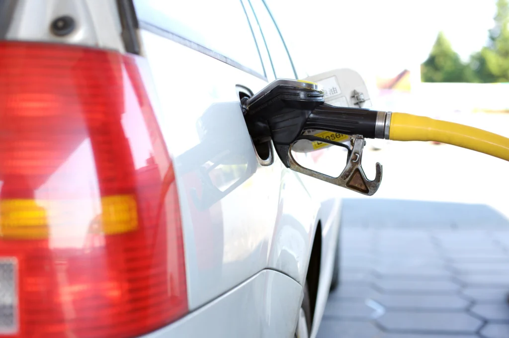Cu cât crește prețul unui plin de motorină, dacă nu avem guvern nou într-o săptămână