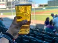 Parlamentul a aprobat consumul de bere cu alcool pe stadioane