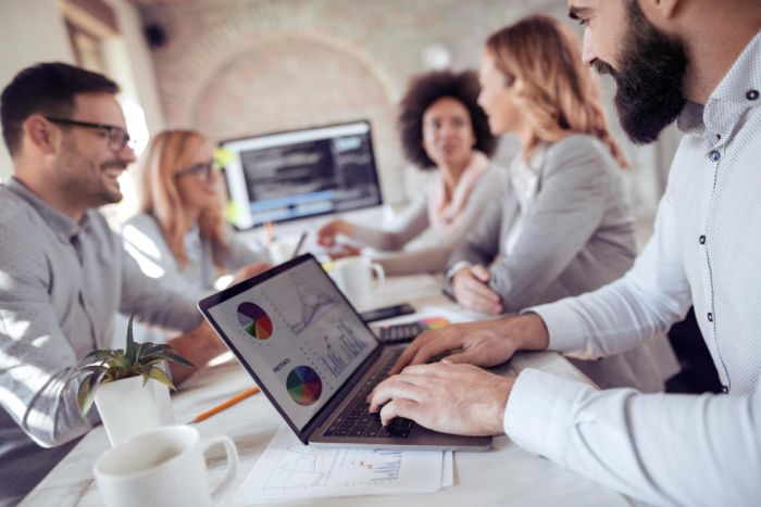 Cum alegi o platformă de advertoriale când gestionezi mai multe proiecte SEO