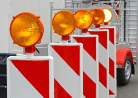 Cum alegi balize rutiere rezistente pentru utilizare în condiții meteo dificile