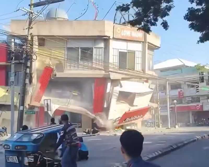 Cutremur devastator de 7,8 în Filipine, soldat cu peste 150 de victime, zeci de replici și clădiri prăbușite (Video)