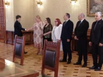 Șoșoacă cere negocieri „și o lună, și două, și trei”, vrea ca Nicușor Dan să-și dea demisia și să nu se mai ia „ordine” de la Tel Aviv, Bruxelles sau Washington
