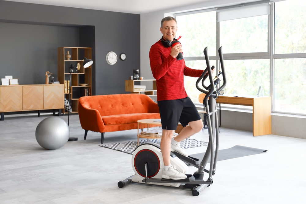 Bicicleta eliptică: ce avantaje oferă și de ce este tot mai căutată pentru antrenamentele indoor