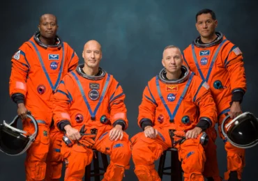 NASA a ales echipajul care va deschide drumul către următoarea aselenizare (Video)
