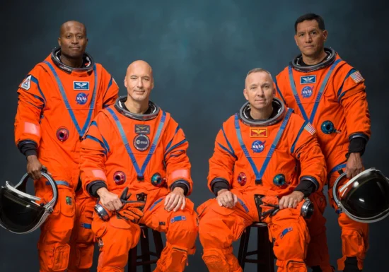NASA a ales echipajul care va deschide drumul către următoarea aselenizare (Video)