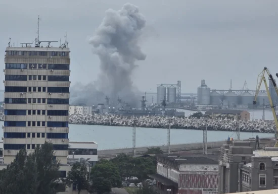 Explozia din Portul Constanța a distrus o hală. MApN aruncă pisica: Autoritatea Navală Română trebuia să detecteze drona