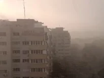 După caniculă, furtunile au făcut ravagii în 60 de localități din 20 de județe. Bucureștiul a fost cel mai afectat. Un om a murit în Ilfov, sute de copaci căzuți și sute de mașini avariate (Foto&Video)