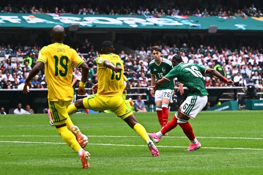 Cupa Mondială 2026: Mexic câștigă împotriva Africii de Sud, într-un meci cu trei eliminări