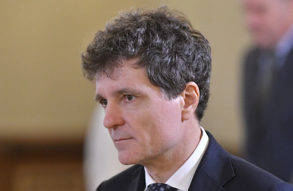 Nicușor Dan, comportamentul haotic al unui politician rațional