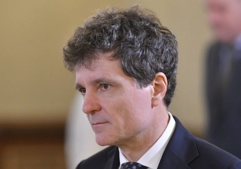 Nicușor Dan, comportamentul haotic al unui politician rațional