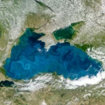 De ce Marea Neagră s-a colorat în turcoaz. Imaginile spectaculoase surprinse de satelitul NASA