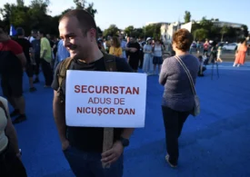Protest în Piața Victoriei: Nicușoare, pentru noi ești Georgescu 2