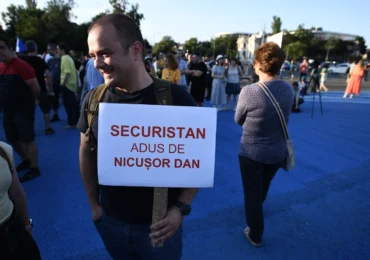 Protest în Piața Victoriei: „Nicușor, trădător!” (Video)