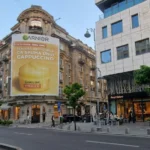 Cum ajunge un mesh ilegal să producă bani, ani la rând, pe Calea Victoriei. Motivul halucinant pentru care polițiștii nu-l dau jos nici acum