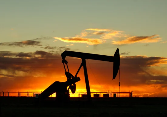 Prețul petrolului a ajuns la cel mai scăzut nivel de dinaintea războiului din Iran