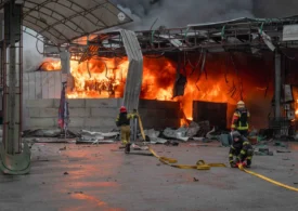 <span style="color:#990000;">Ziua 1583</span> Flăcări la un depozit petrolier din Krasnodar, explozii în Crimeea. Rușii trag în benzinării (Video). Trump: Totul merge bine pentru Zelenski