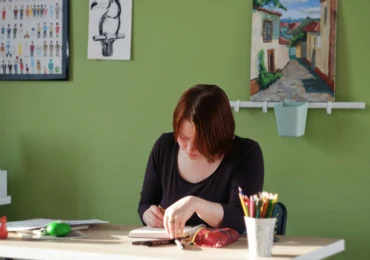 Guvernul pregătește modificări la indemnizația pe care o încasează peste 100.000 de profesori