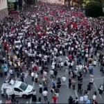 „Revoluția Flamingo” continuă în Albania: Mii de oameni contestă în stradă proiectul de lux asociat familiei Trump (Video)