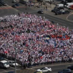 Angajații din sănătate s-au dus sub geamul lui Bolojan: Nu vă bateți joc de noi, muncim unul pentru doi! (Foto)