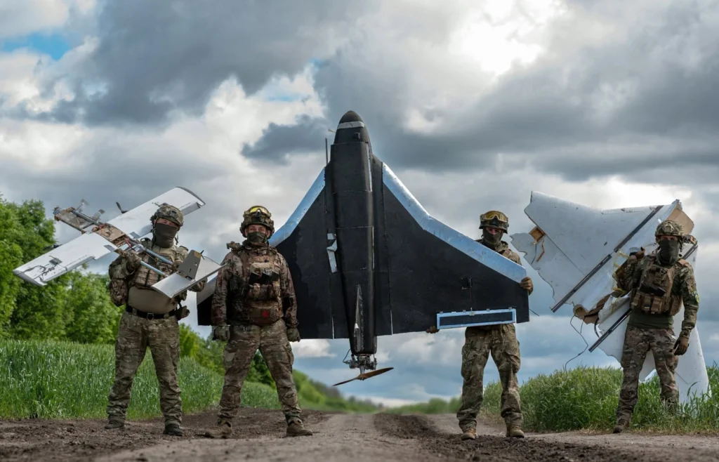 Ziua 1588 Invazie de drone în Rusia, aeroporturi închise la Moscova. Zelenski râde de Putin. Legea junglei la cozile din benzinăriile ruse (Video)