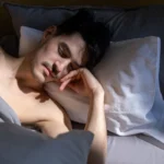 Factorul ignorat care afectează somnul. Partea bună e că îl poți „regla” simplu din trei pași!