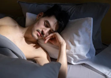 Factorul ignorat care afectează somnul. Partea bună e că îl poți „regla” simplu din trei pași!