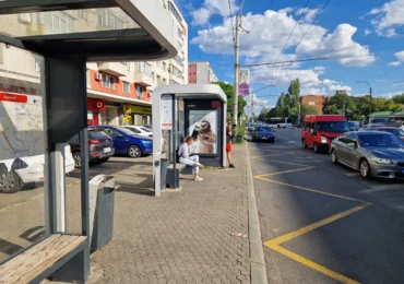 De ce ne topim vara, în stațiile de autobuz, în București? Cine și ce soluții propune. Cum au rezolvat-o alte mari orașe europene (Foto & Video)
