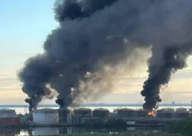 <span style="color:#990000;">Ziua 1561</span> Incendii la un terminal petrolier și o uzină militară din Rusia (Video) Începe Forumul economic de la Sankt Petersburg. Ar putea participa și frații Tate