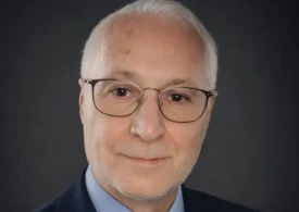 Un profesor din Brăila le aduce elevilor, cu ajutorul AI, laboratorul de fizică pe ecranele computerelor