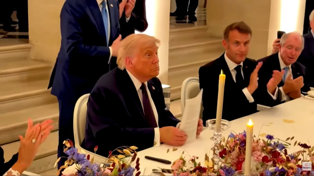 Trump a semnat acordul cu Iranul, în aplauzele lui Macron (VIDEO)