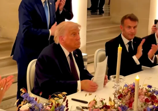 Trump a semnat acordul cu Iranul, în aplauzele lui Macron (Video)