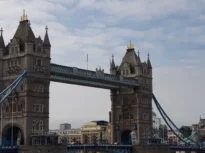 Românii – „motorul invizibil” care susține economia și serviciile publice din Marea Britanie