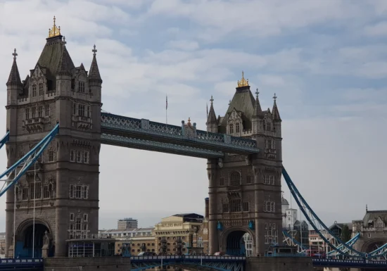 La zece ani după Brexit, ideea revenirii în UE prinde forță. Tony Blair pune presiune pe premierul Burnham
