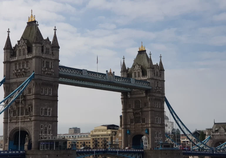 Românii - „motorul invizibil” care susține economia și serviciile publice din Marea Britanie